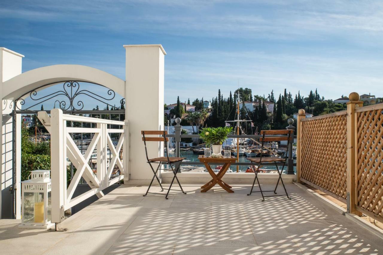 Porto Vecchio Luxury Suites Spetses Town Екстер'єр фото