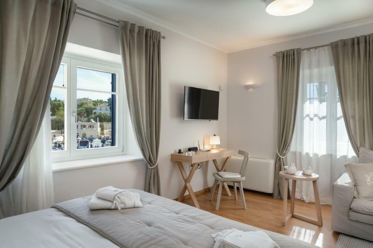 Porto Vecchio Luxury Suites Spetses Town Екстер'єр фото