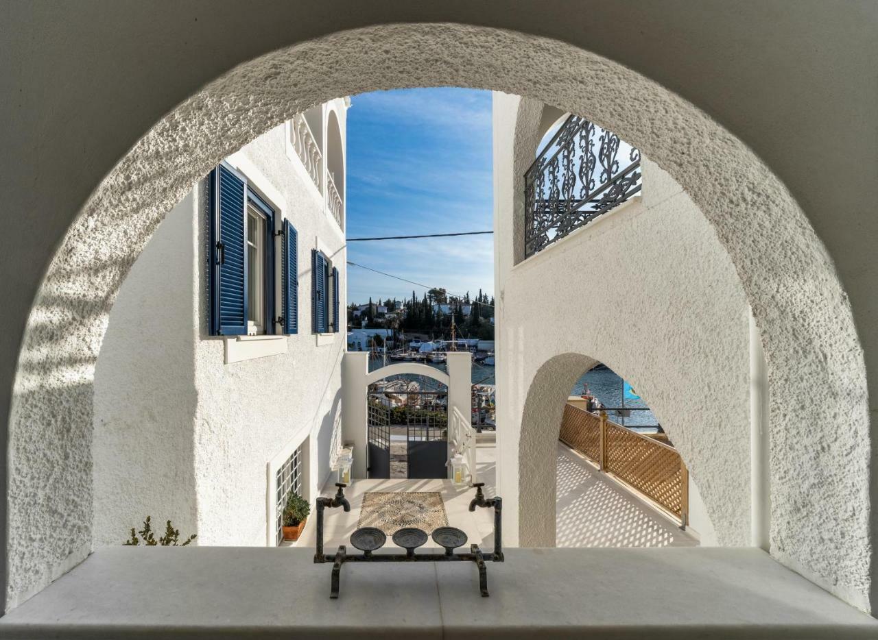 Porto Vecchio Luxury Suites Spetses Town Екстер'єр фото