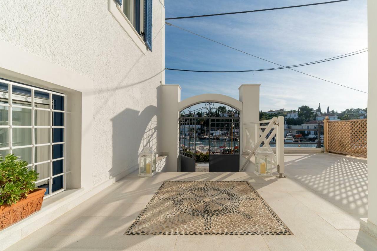 Porto Vecchio Luxury Suites Spetses Town Екстер'єр фото