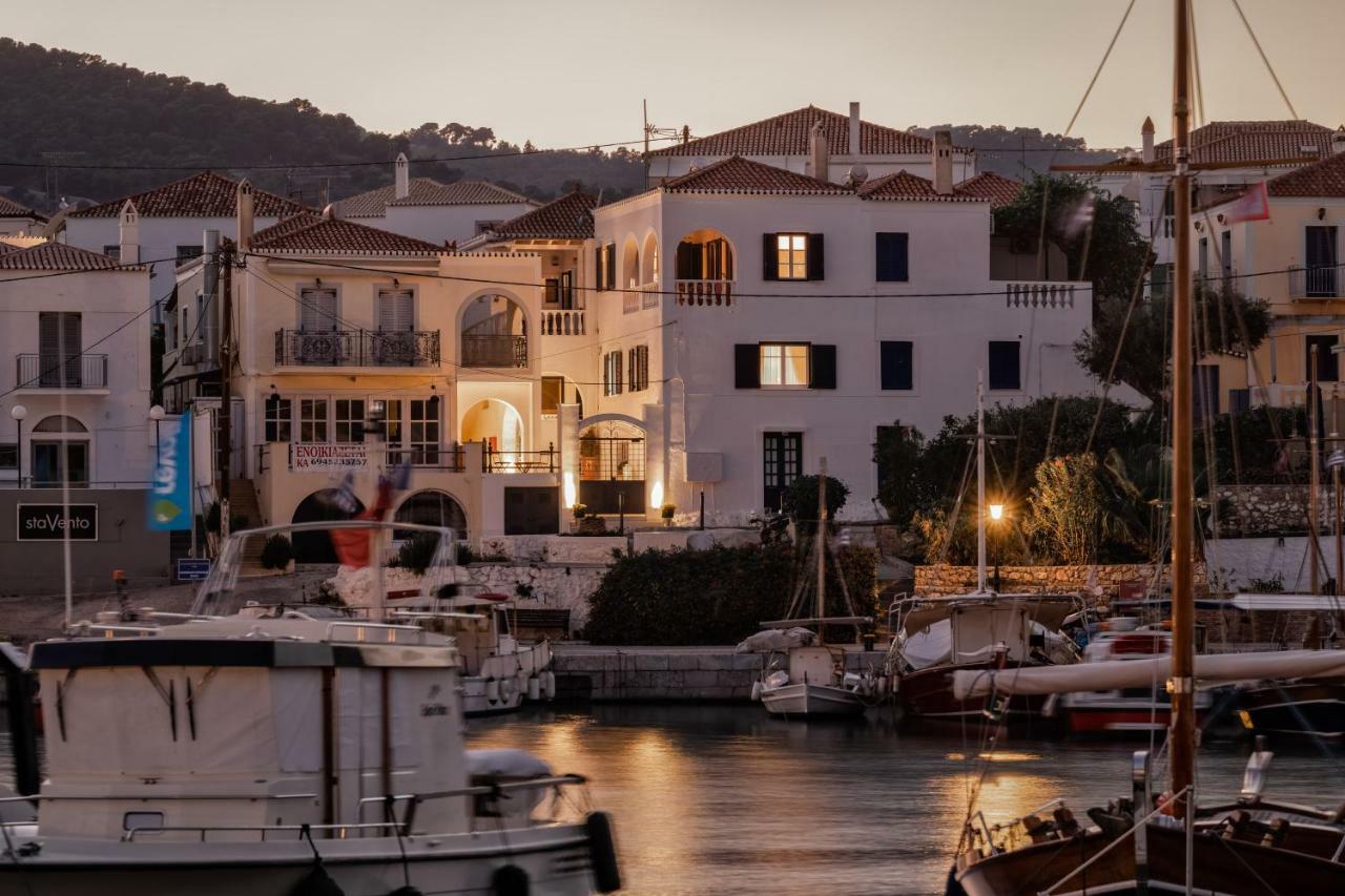 Porto Vecchio Luxury Suites Spetses Town Екстер'єр фото