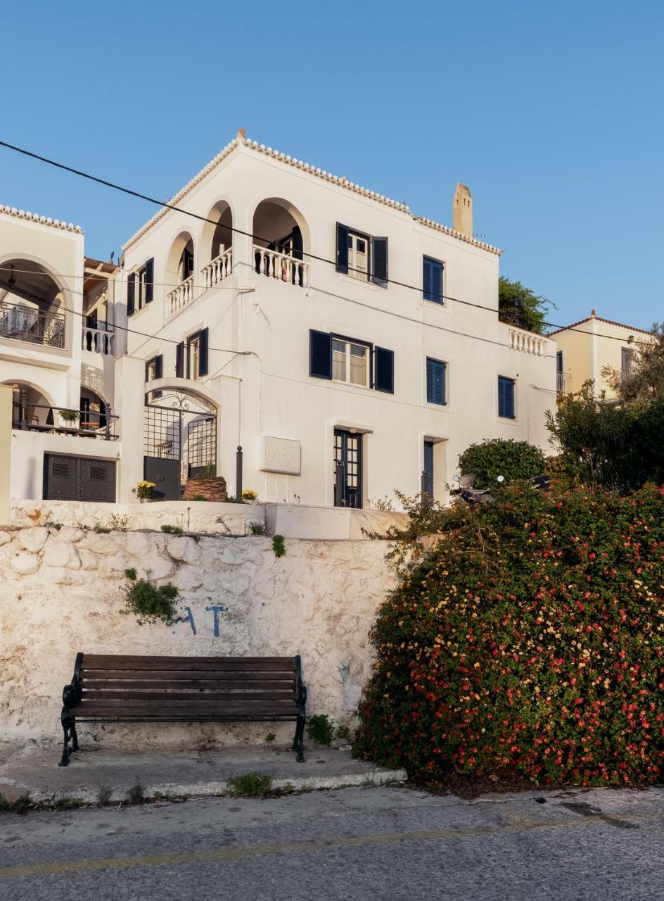 Porto Vecchio Luxury Suites Spetses Town Екстер'єр фото