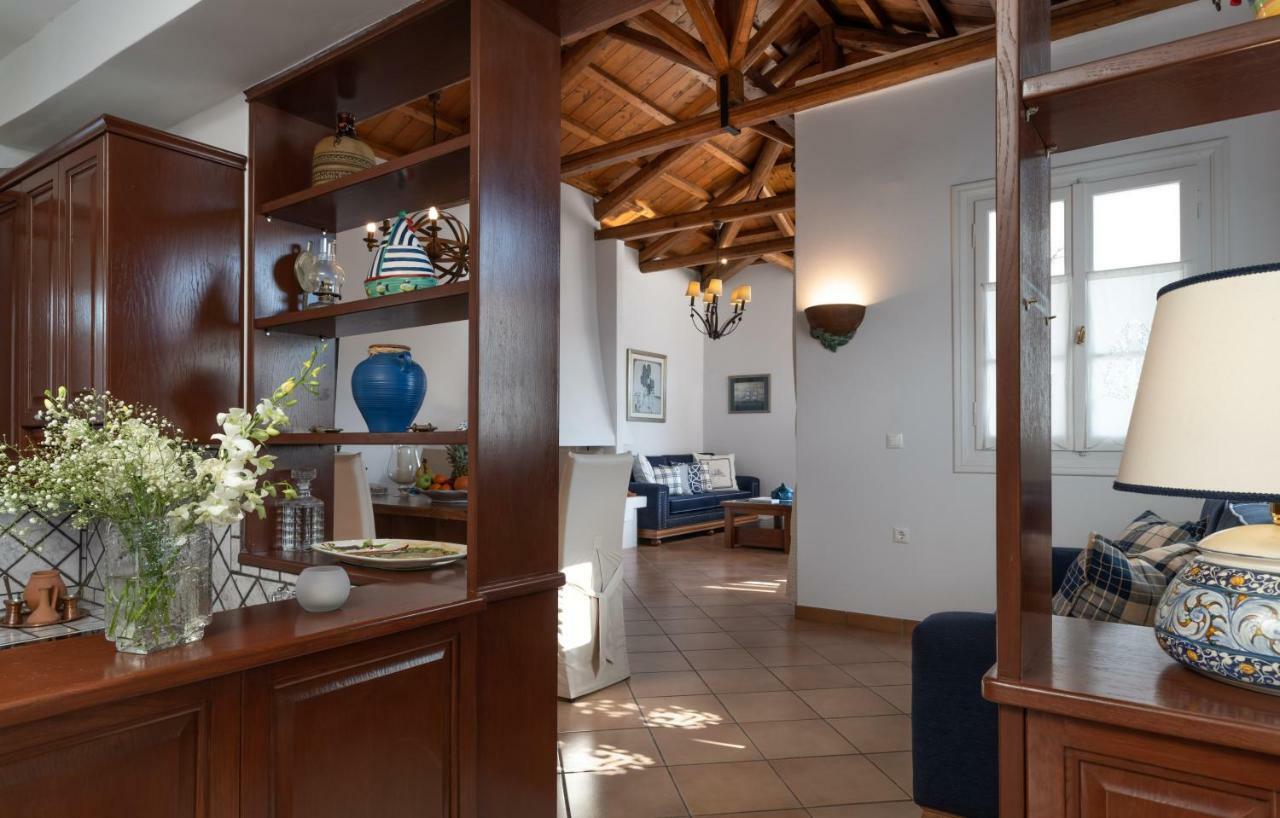 Porto Vecchio Luxury Suites Spetses Town Екстер'єр фото