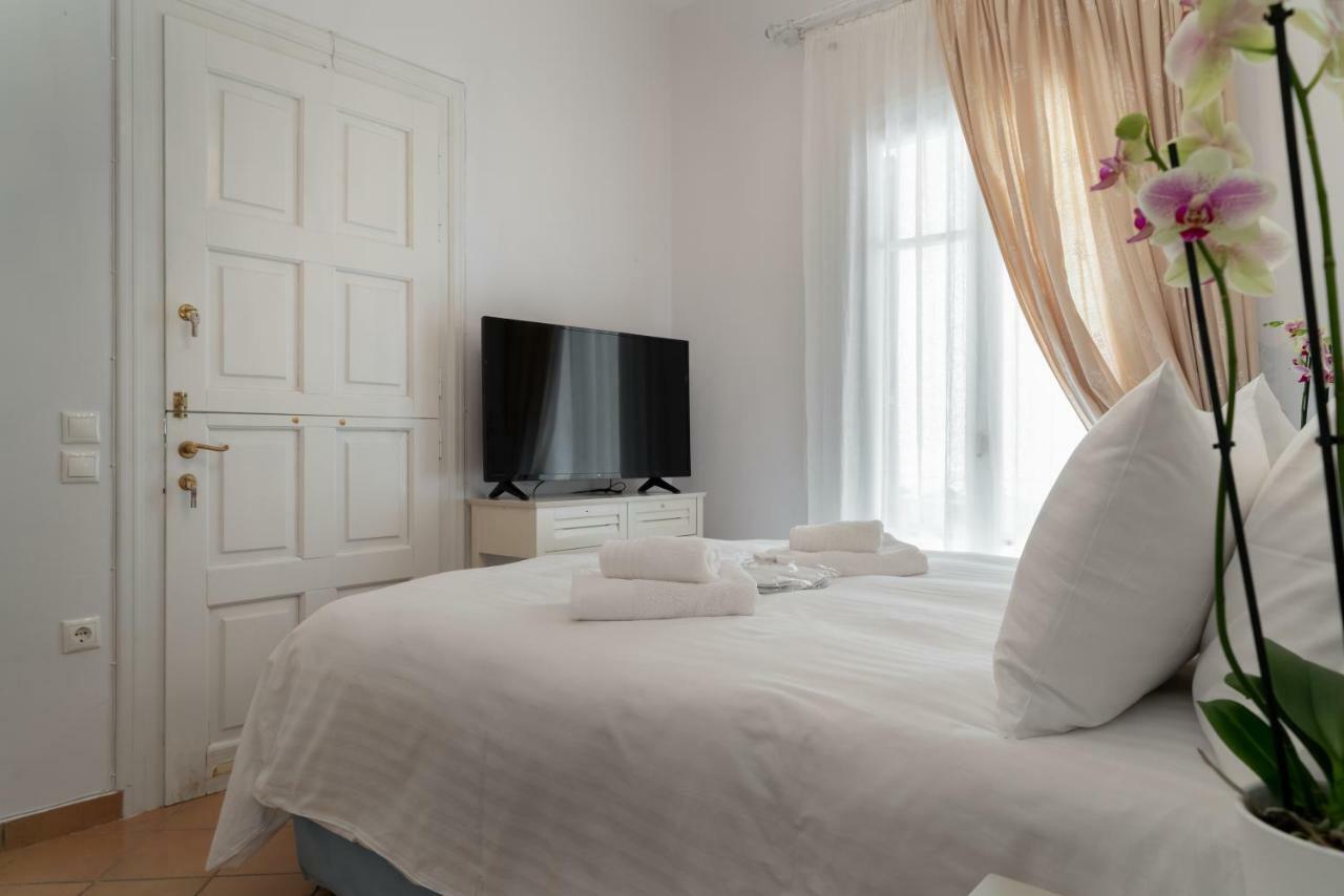 Porto Vecchio Luxury Suites Spetses Town Екстер'єр фото