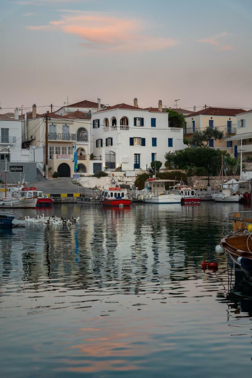 Porto Vecchio Luxury Suites Spetses Town Екстер'єр фото