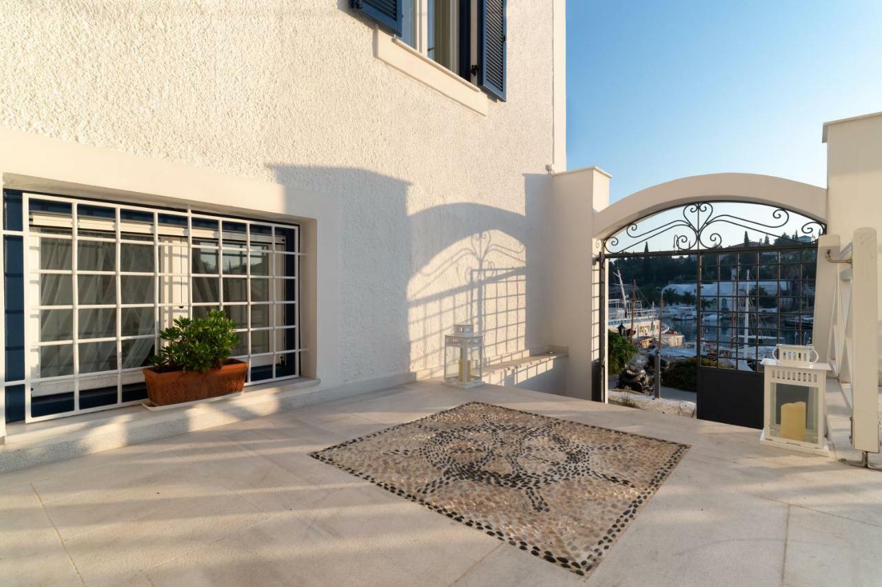 Porto Vecchio Luxury Suites Spetses Town Екстер'єр фото