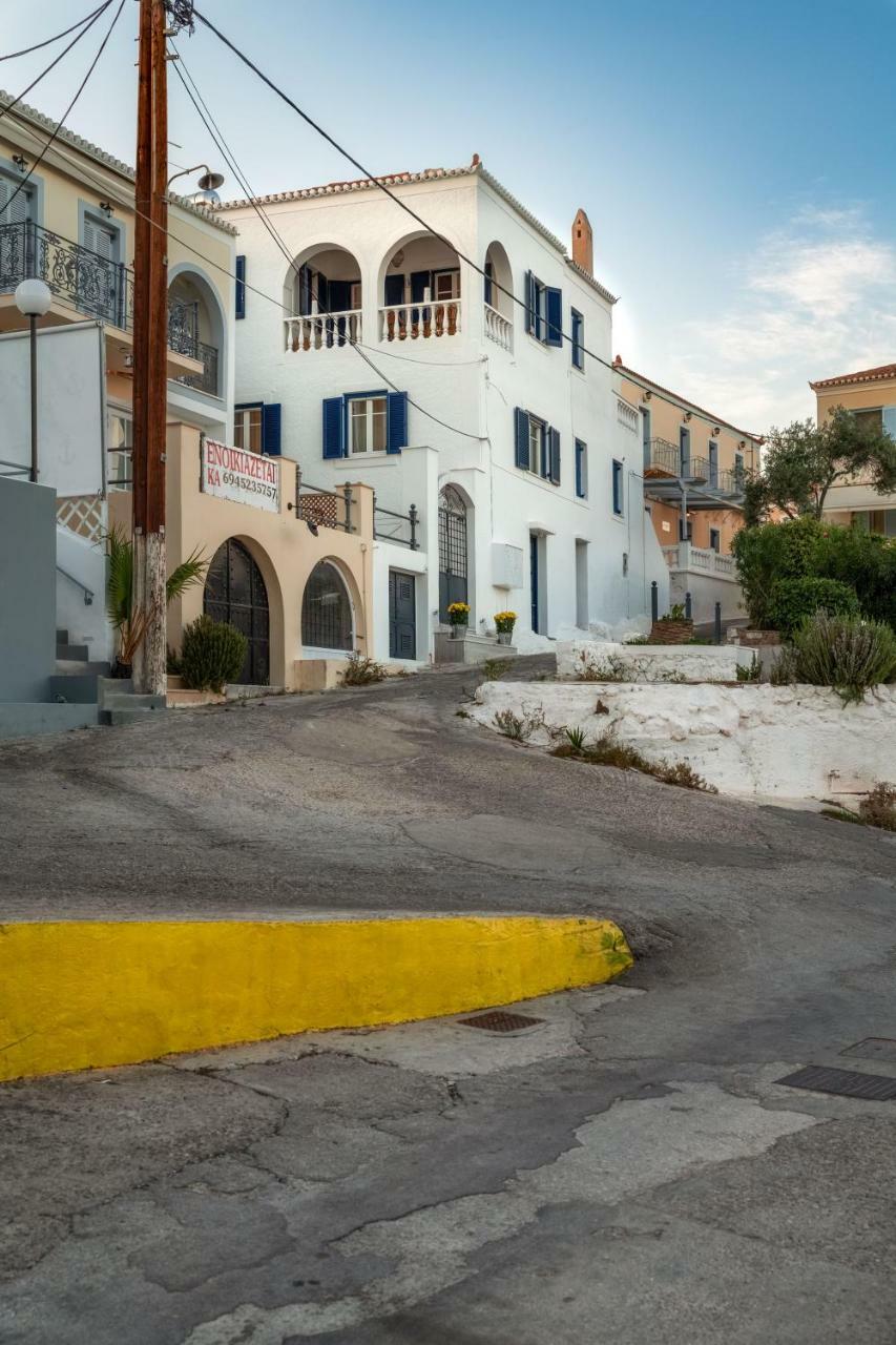 Porto Vecchio Luxury Suites Spetses Town Екстер'єр фото