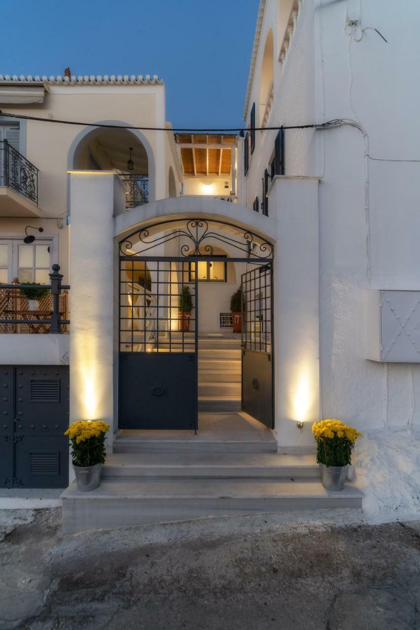 Porto Vecchio Luxury Suites Spetses Town Екстер'єр фото